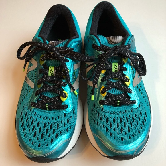 New Balance Women’s Running Shoe 1260 v7 - Picture 2 of 6